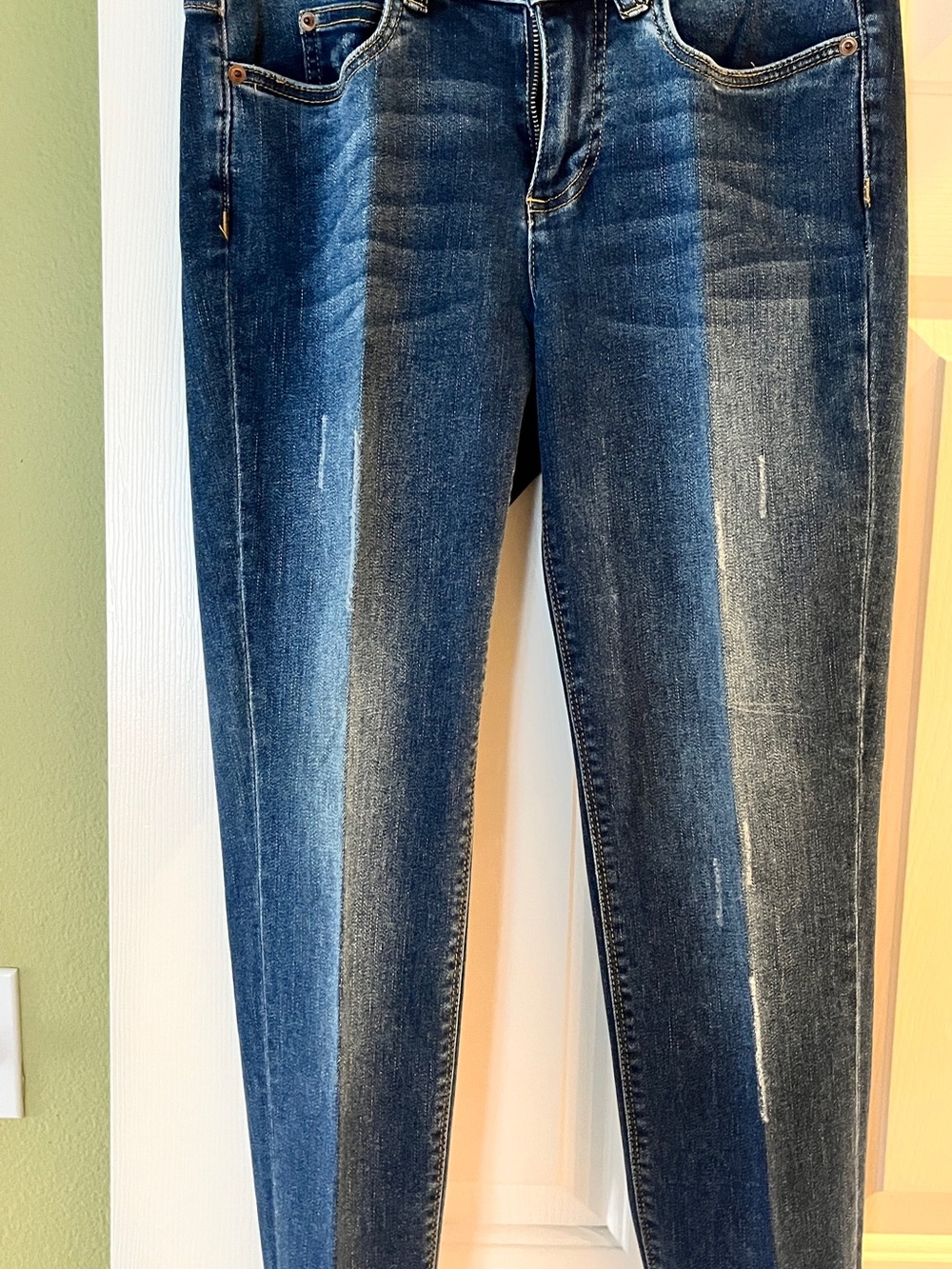 CeCe Women's Straight Leg Jeans in Dark Blue Wash